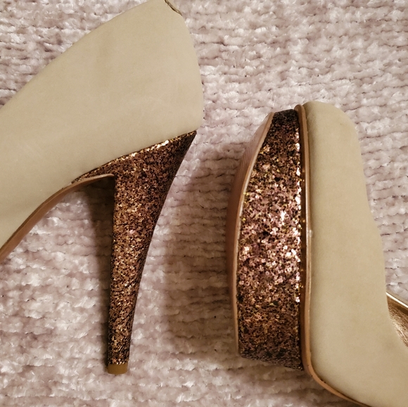 BCBG BCBGeneration Capone Platform Beige Bronze Glitter Pumps - Picture 8 of 9